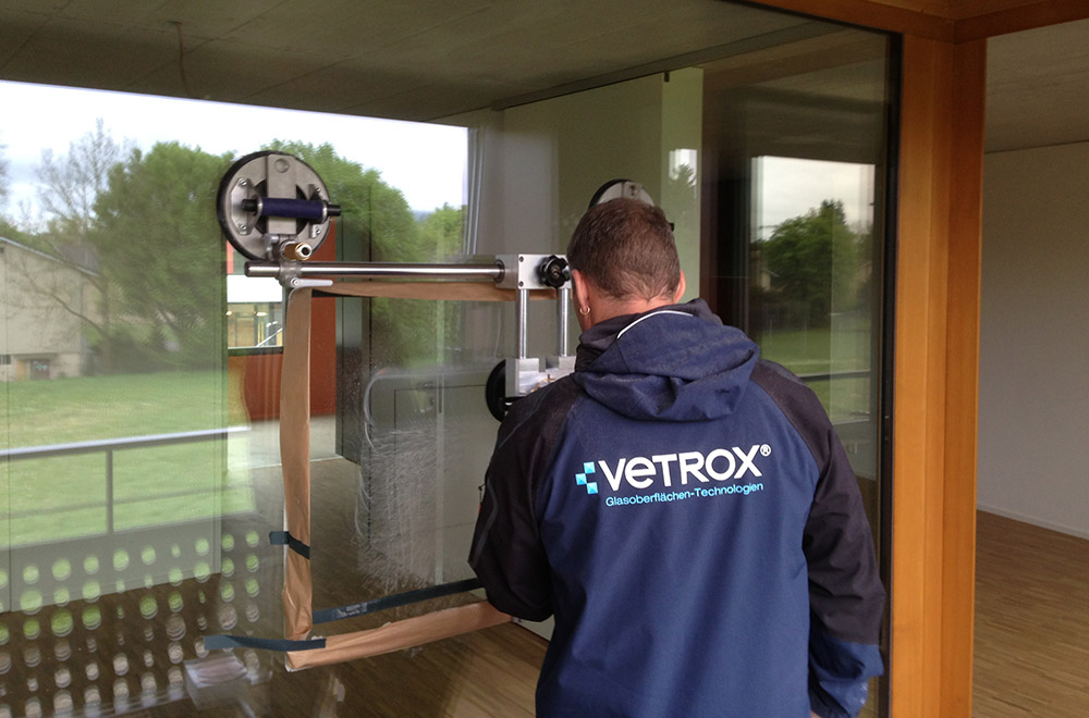 vetrox, glaskratzer, glaskratzer entfernen, glaskratzerentfernung, scratching, graffiti, glass doc, glassanierung, verkratztes glas